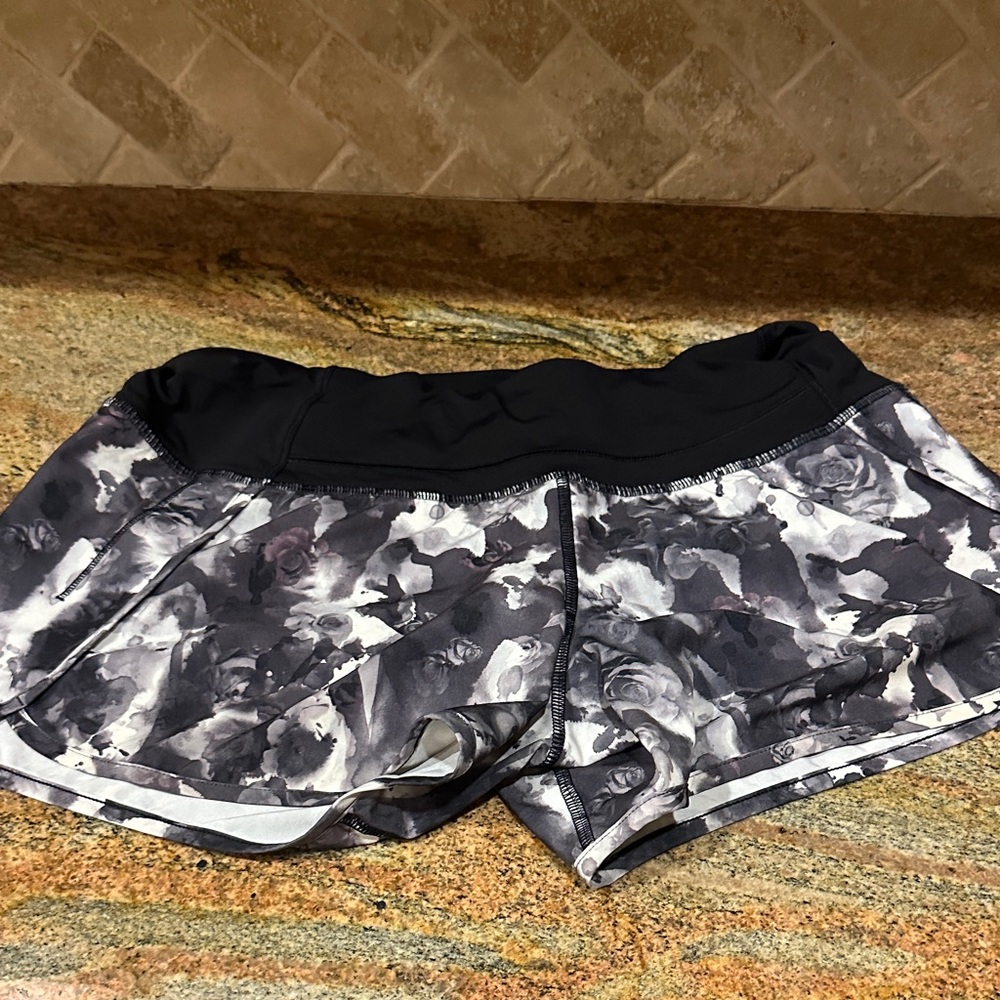 Lululemon Black and Gray Floral Speed Up Short